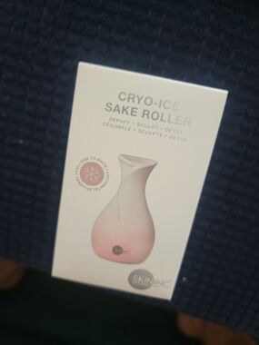 SkinInc Cryo-Ice Sake Roller - Pink/White